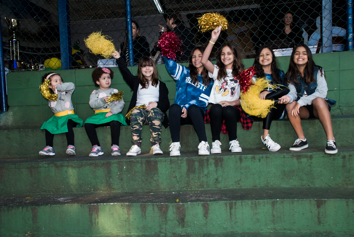 torcida animada na torcida do seu time