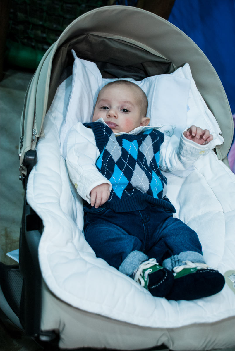 bebê curte a festa no bebê confort