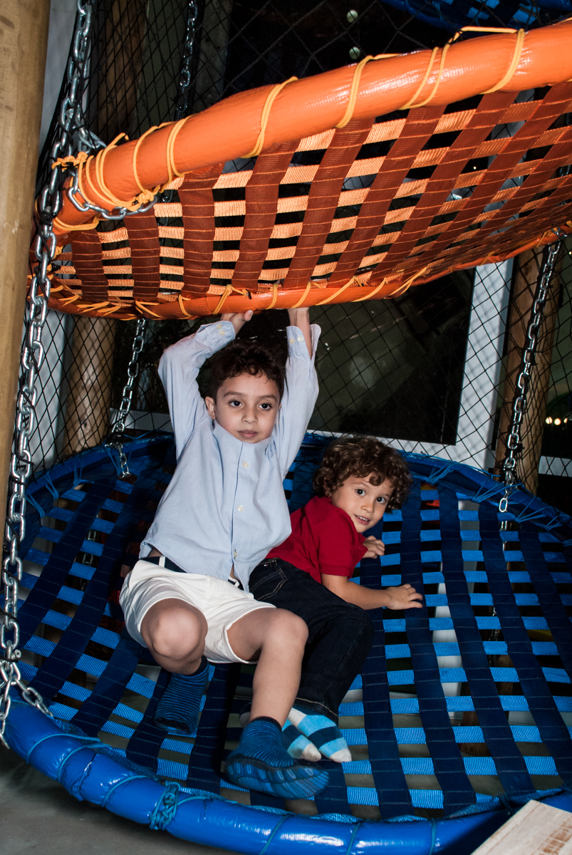 brincadeiras divertidas no brinquedão