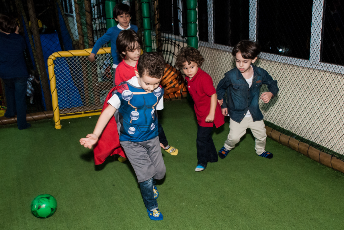 futebol com a galera divertido