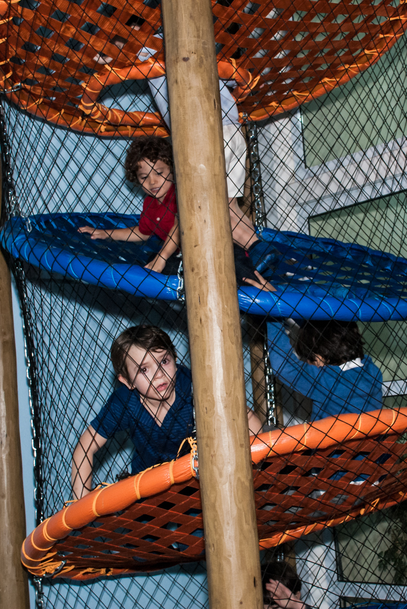 subindo para o brinquedão