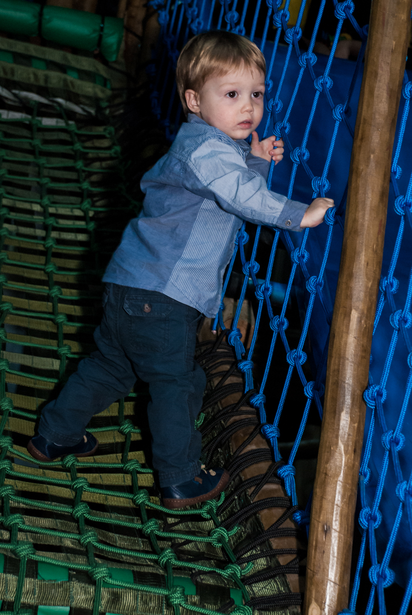 subindo para curtir o brinquedão