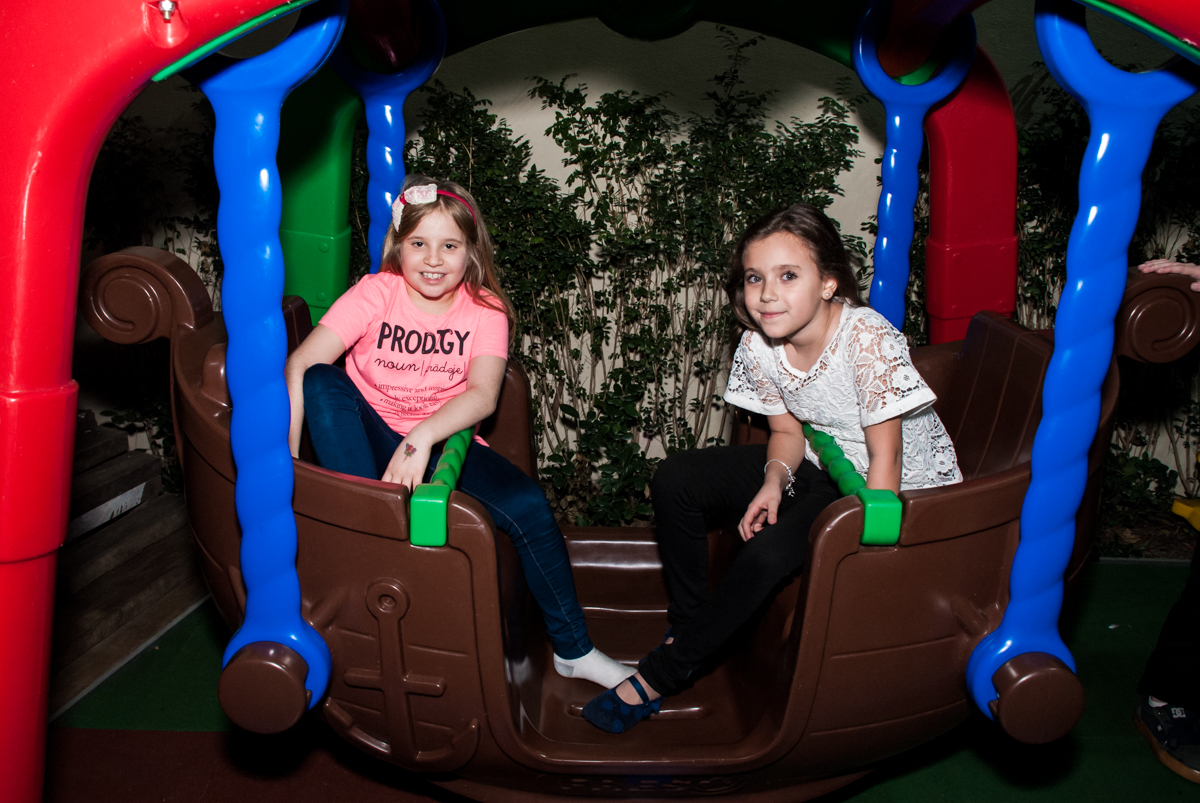 as amigas se divertem na festa