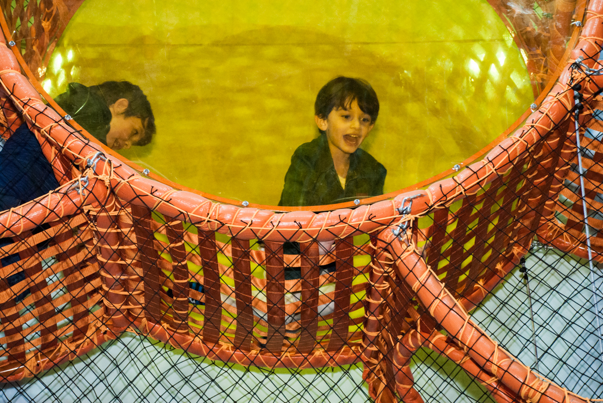 final da festa com brincadeiras divertidas no brinquedão