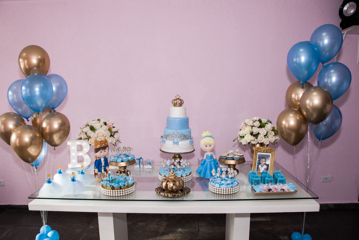 Festa de Brunna Hadassa 7 anos, realizada no condomínio em São Paulo, tema da festa cinderela