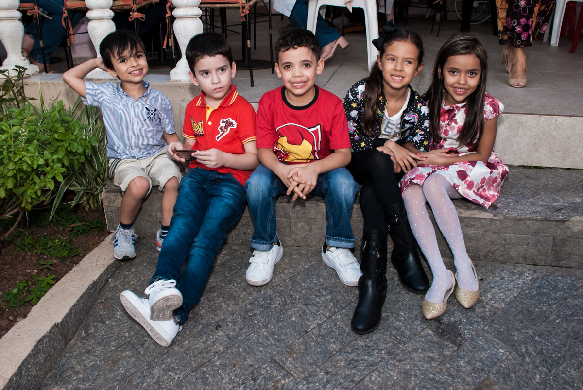 os meninos também estão se dvertindo