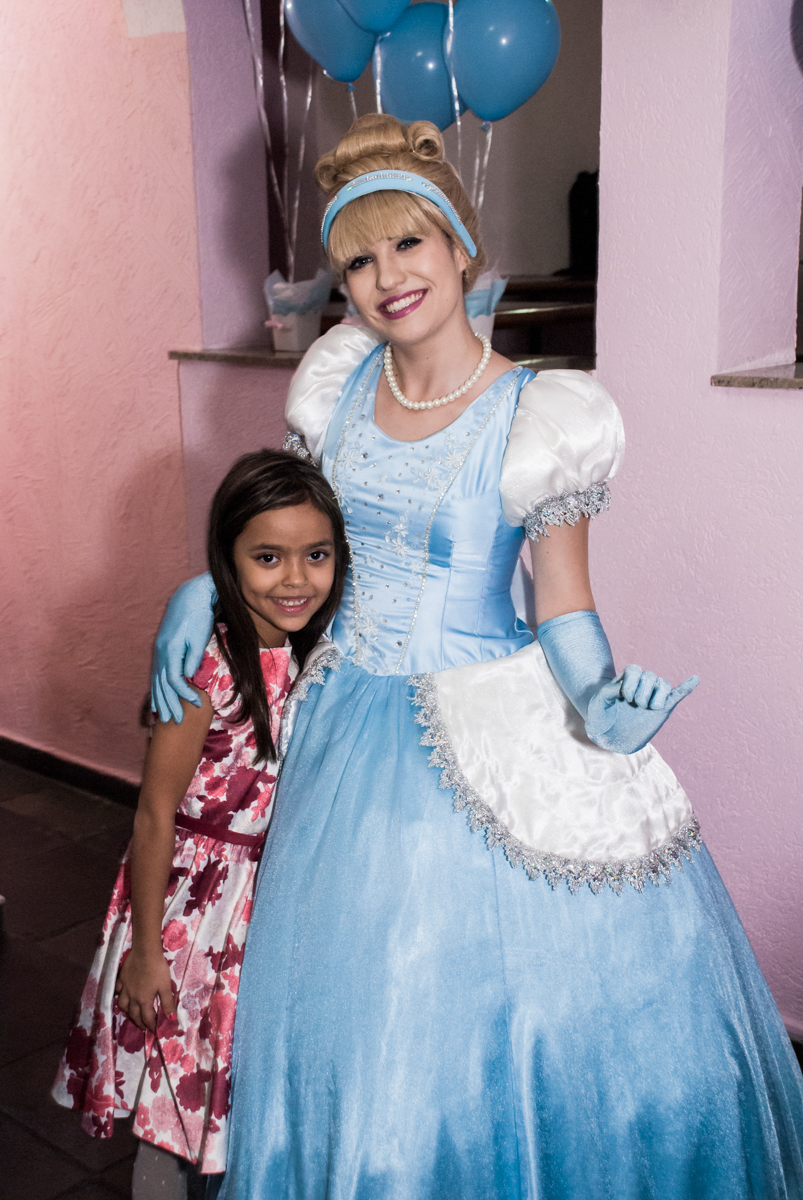 posando como verdadeiras princesas