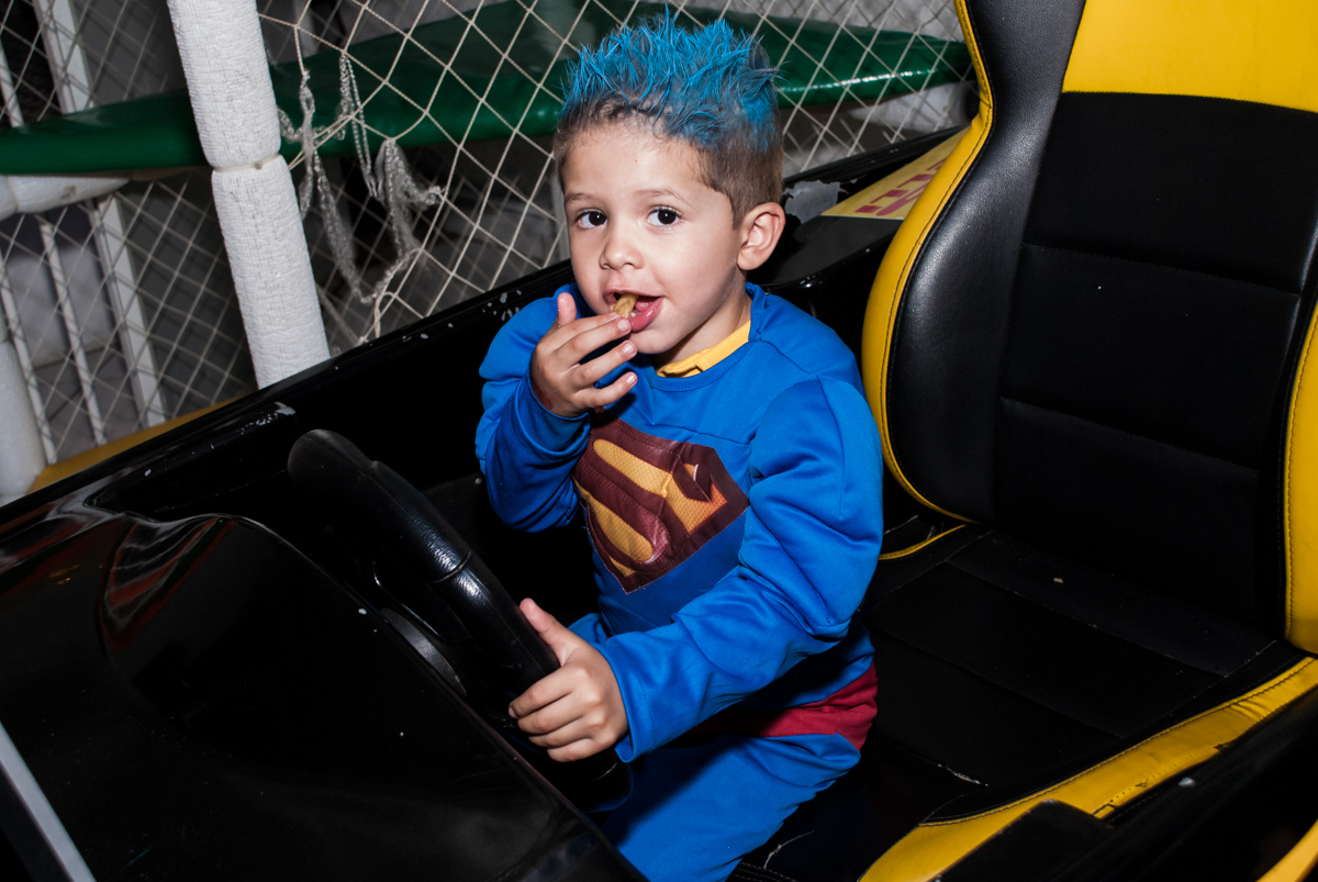 hora de comer um salgadinho da festa