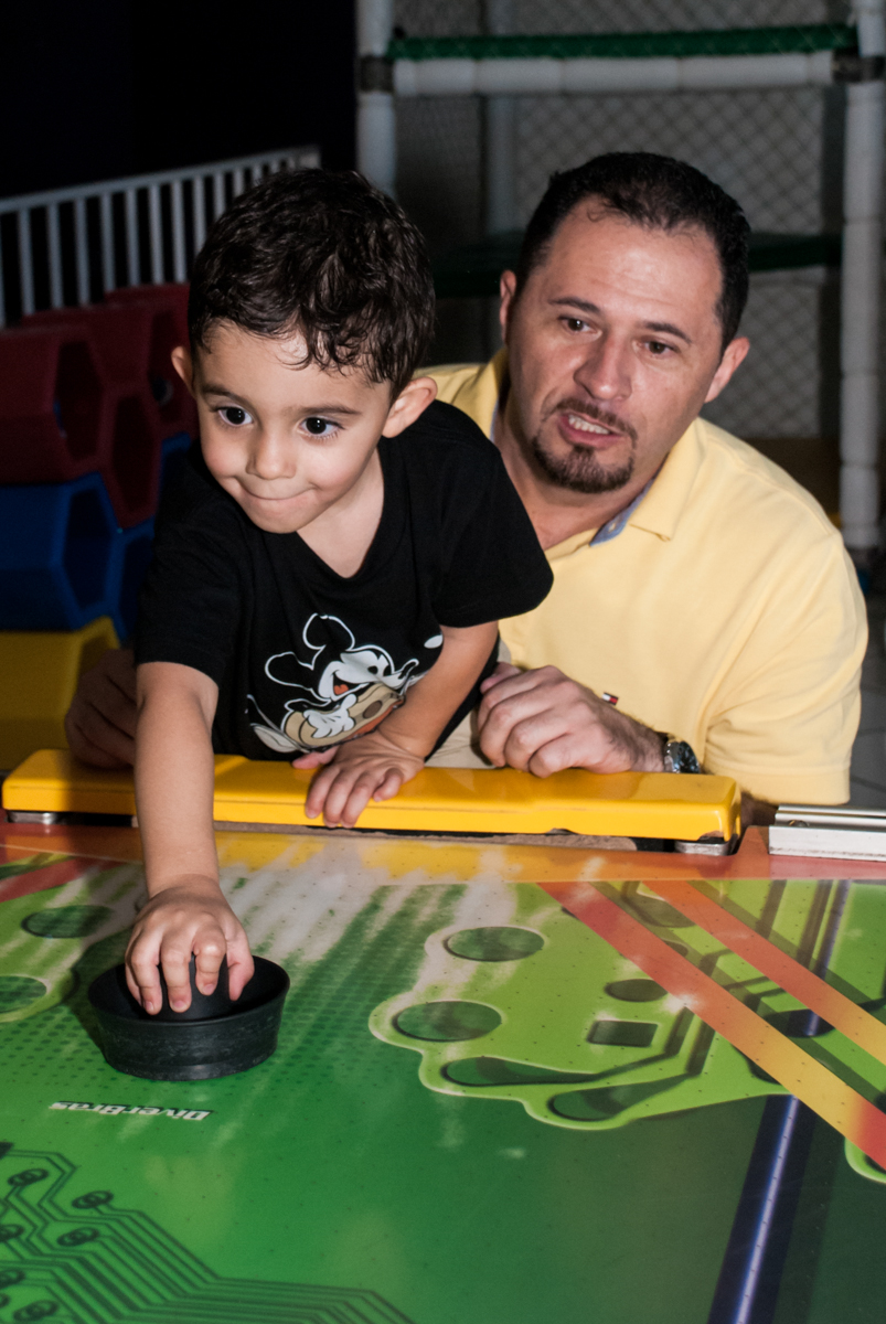 jogo de futebol com o papai animado