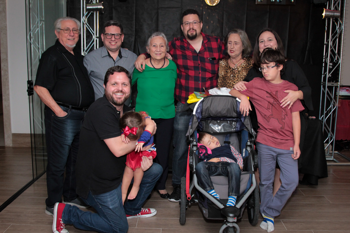 amigos comemoram festa de 40 anos