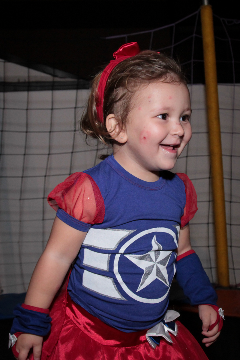 brincando no pula pulas