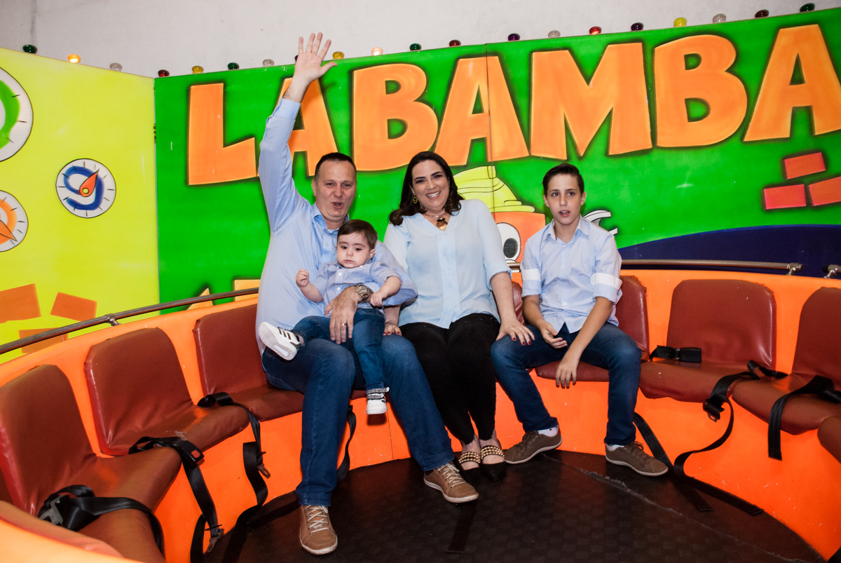 família se diverte no labamba