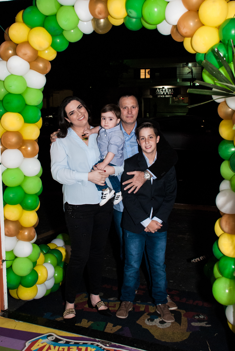 entrada da família para a festa