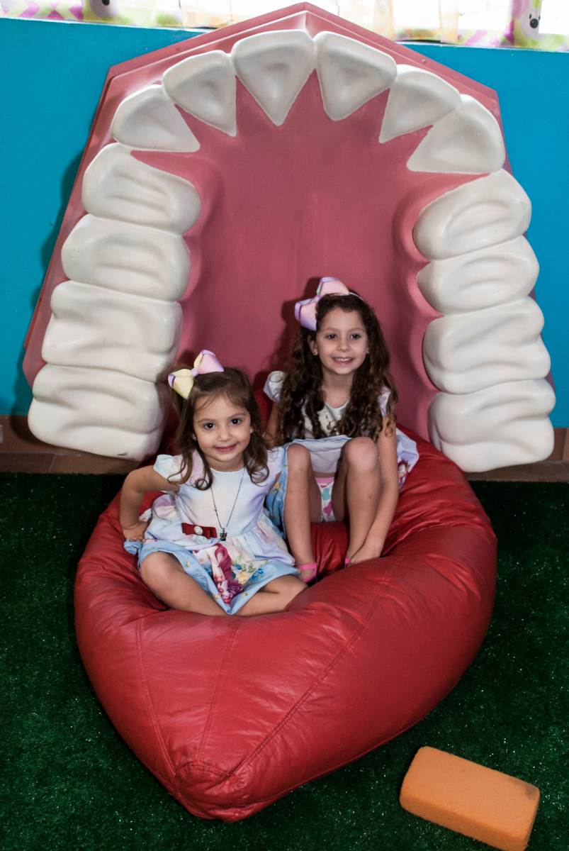 dentro da boca do gigante