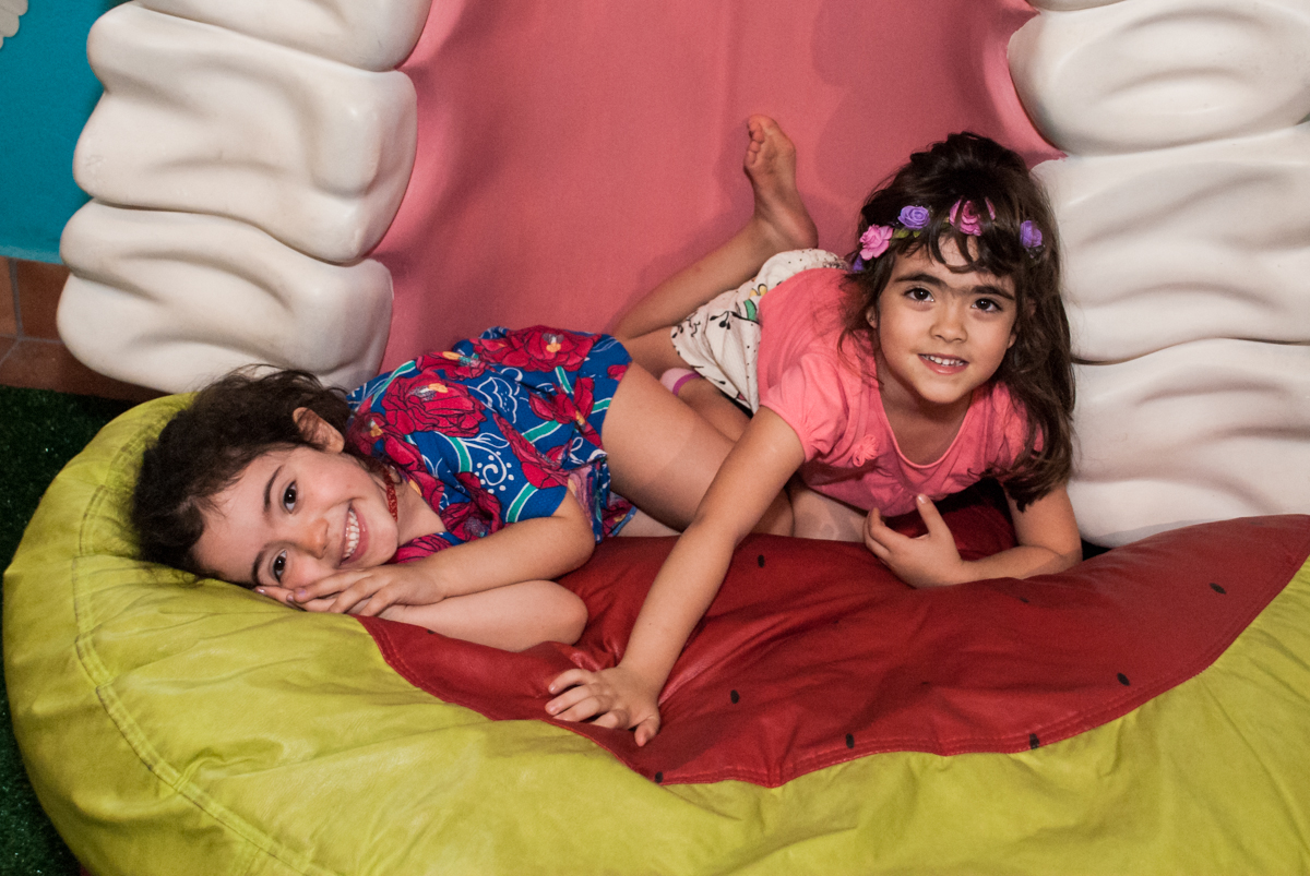 aconchego na boca gigante