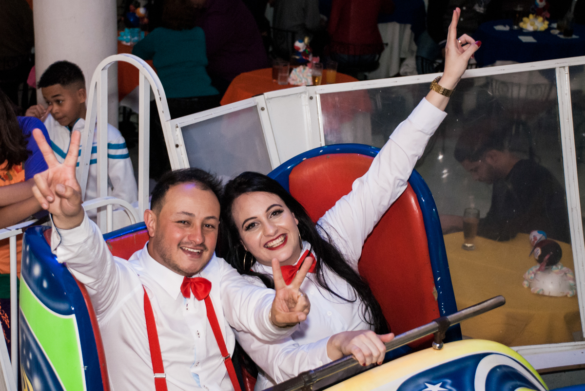 diversão no brinquedo jornada nas estrelas