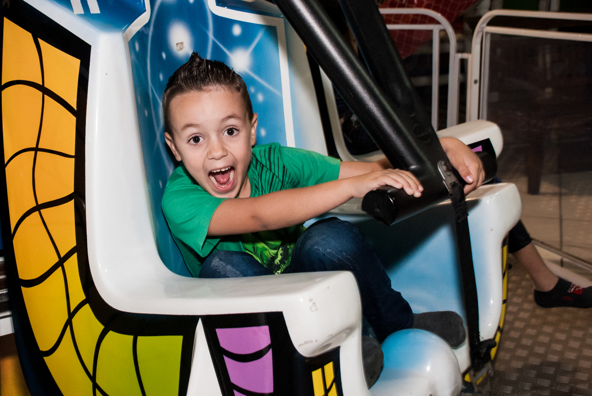 adrenalina a mil no brinquedo elevador