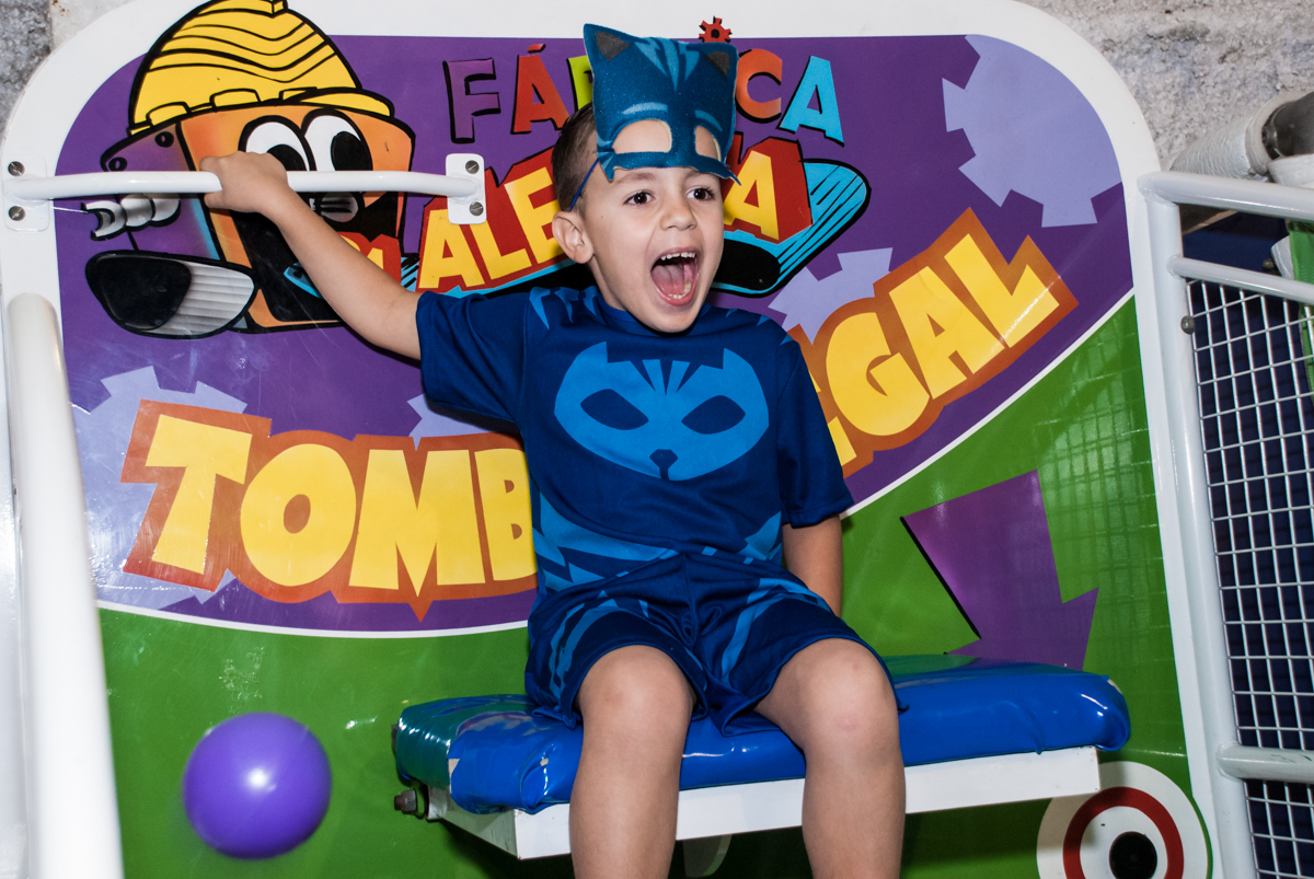 o amigo vai ser derrubado do tombo leal