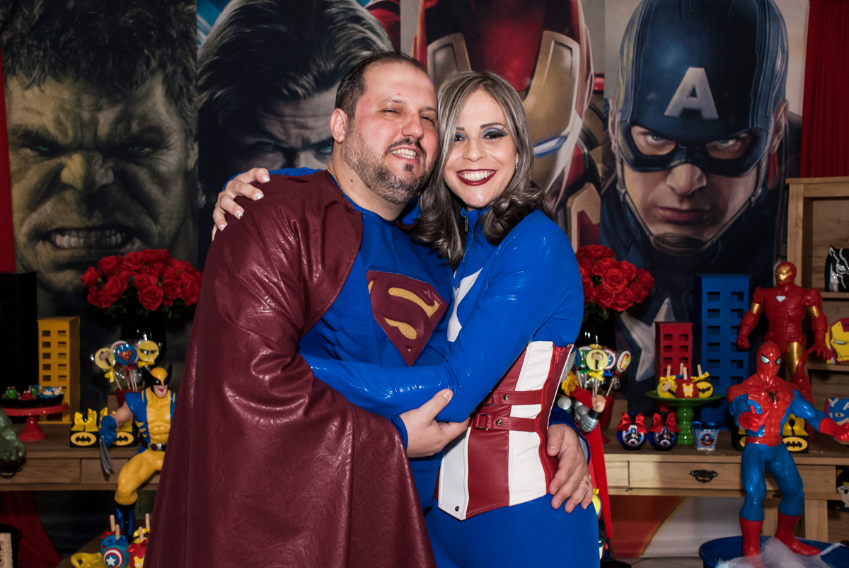 final da festa com os pais muito felizes