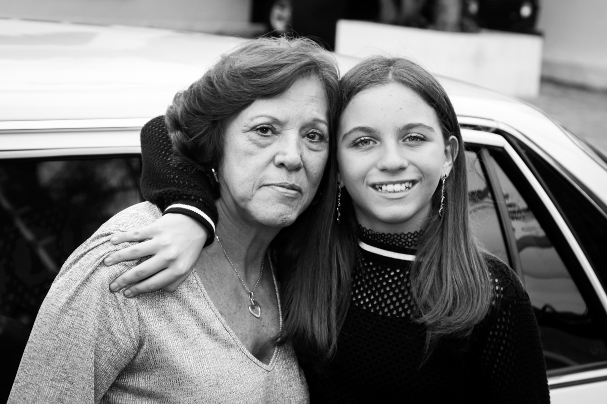 carinho da vovó no dia do seu aniversário