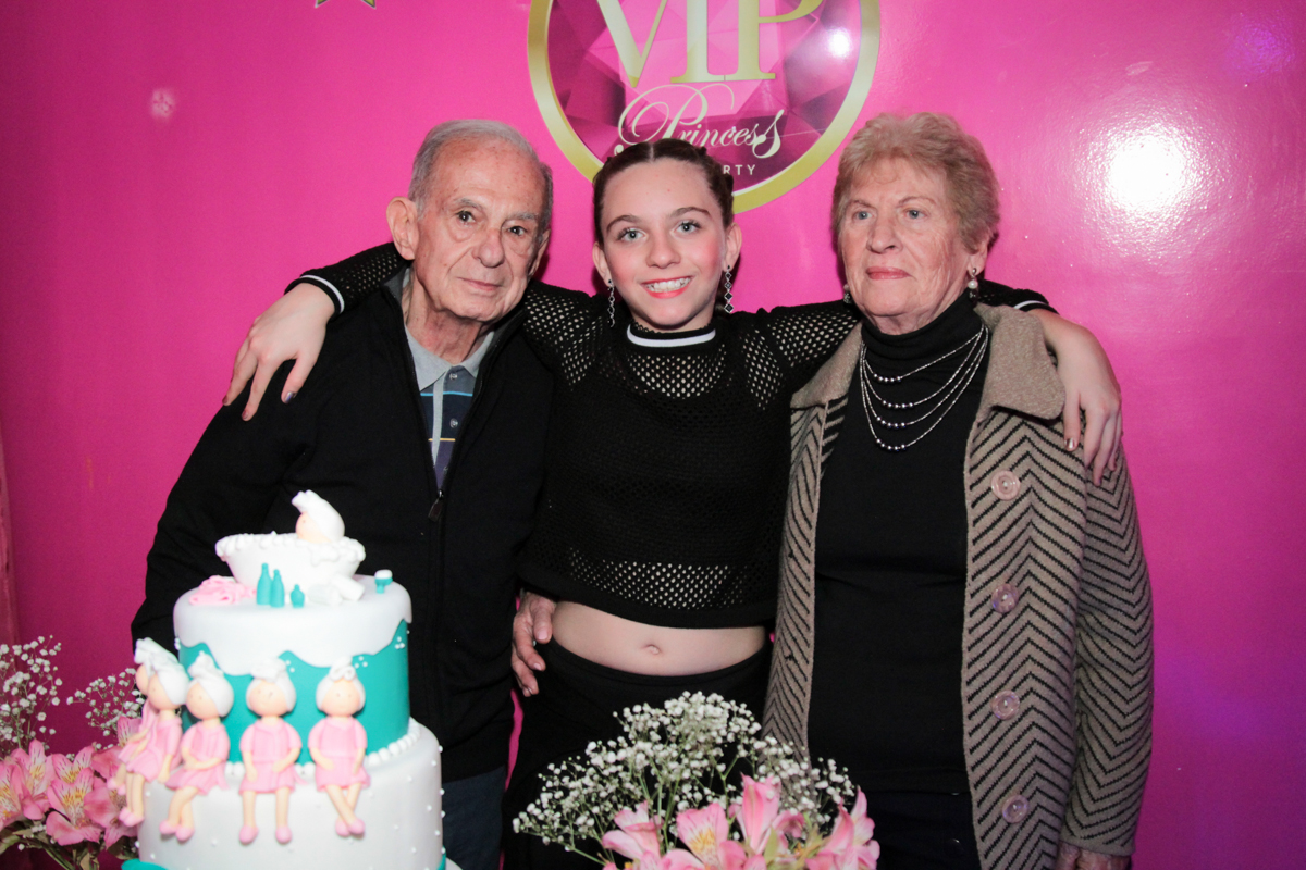 os tios também foram em sua festa