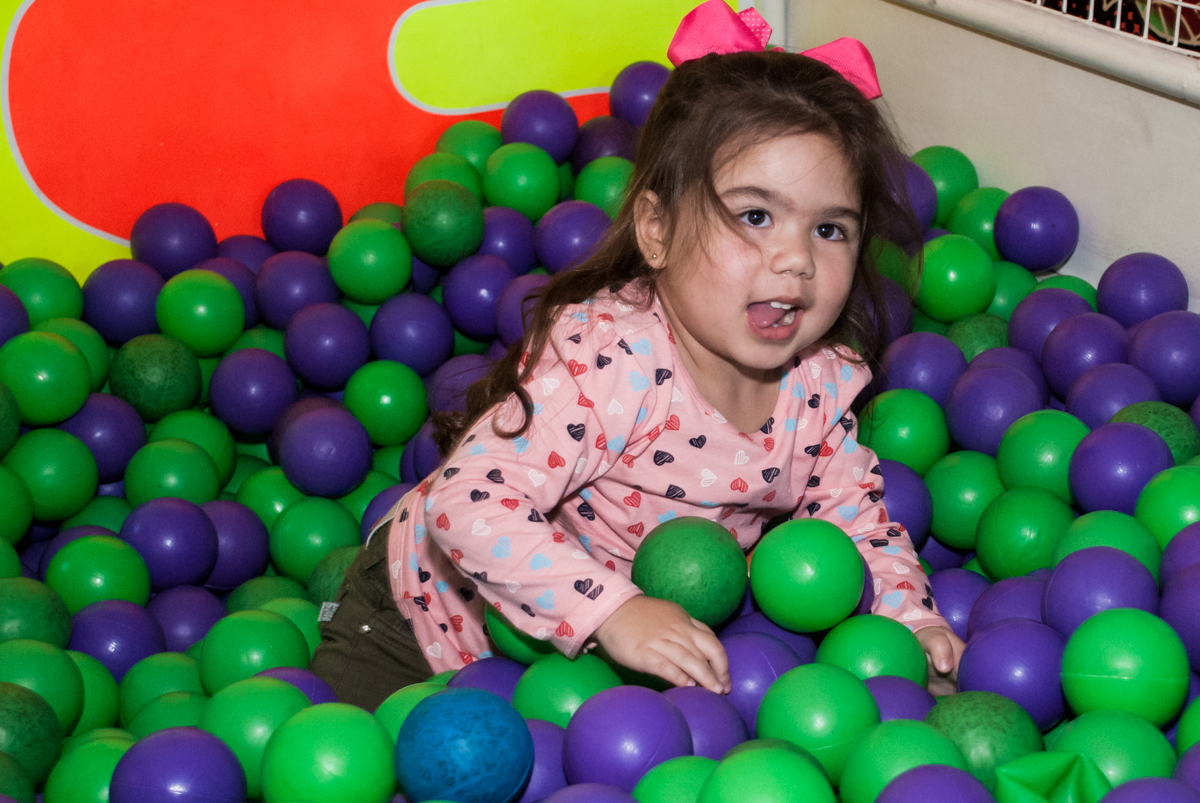 piscina de bolinhas divertida