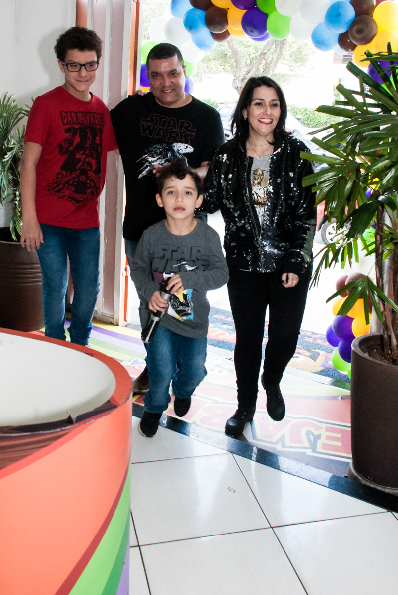 entrada da família para a festa