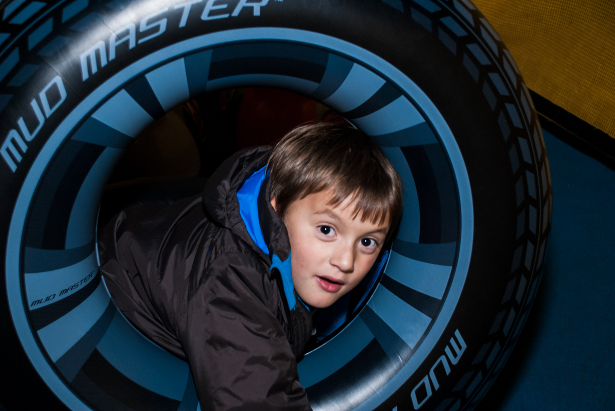 passando pelo túnel faz parte de uma das brincadeiras