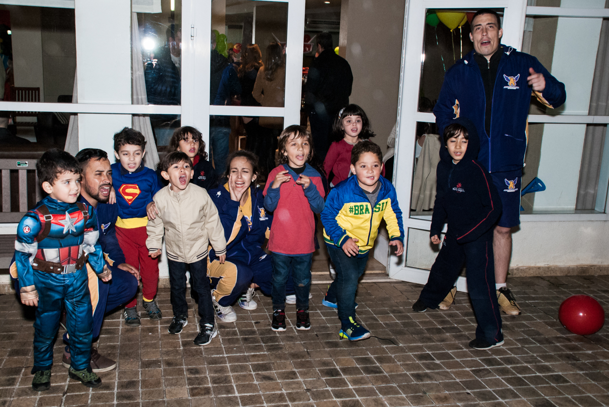 todos saem correndo para chegar primeiro
