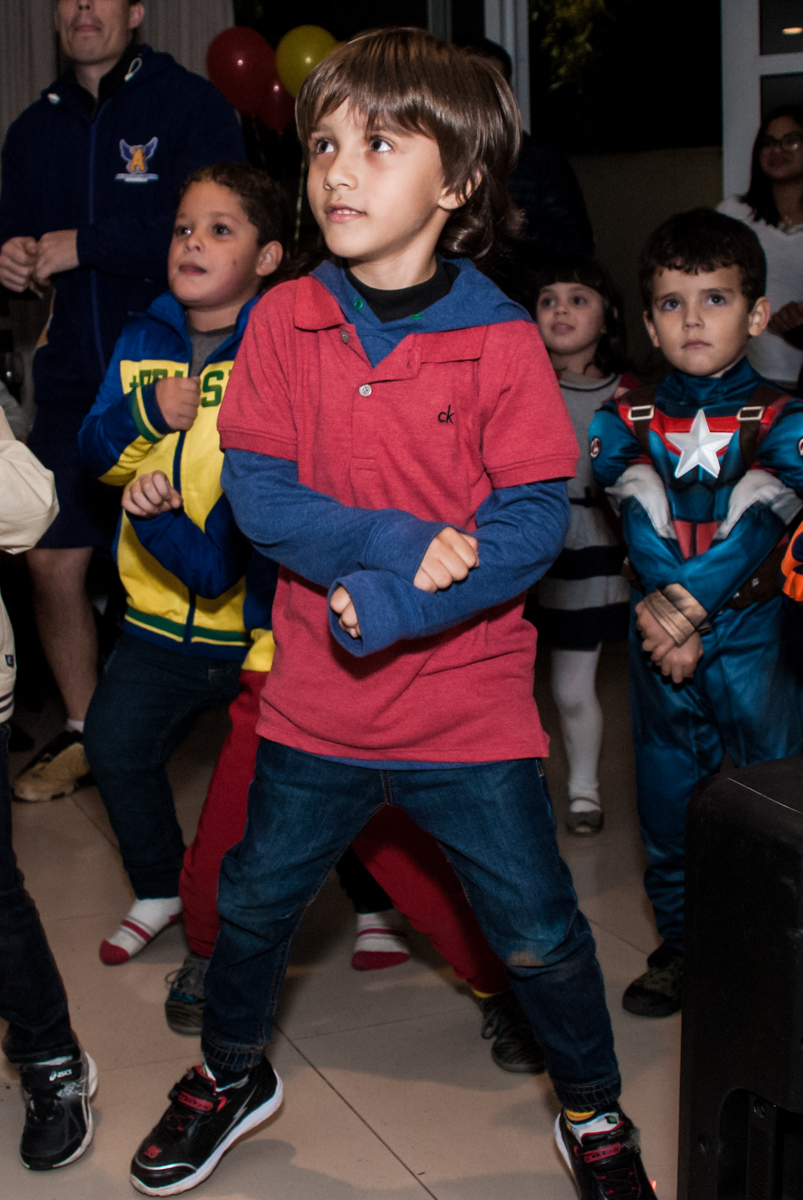 hora da balada na festa do Arthur