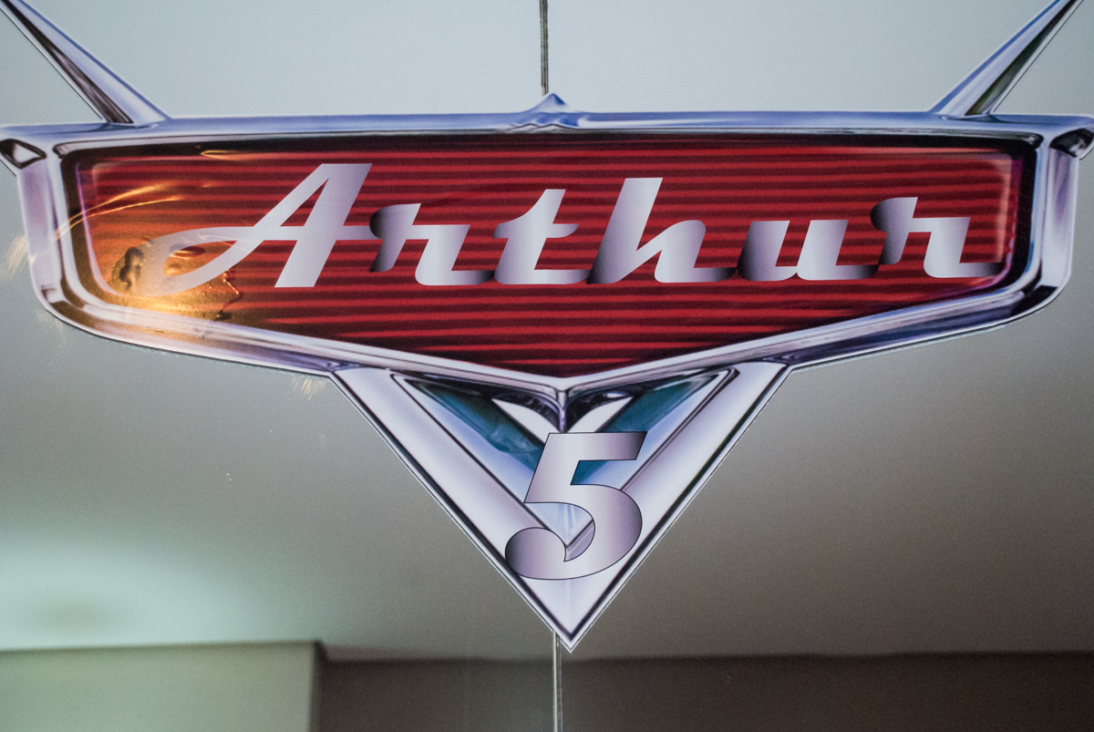 placa com o nome do aniversariante, Arthur 5 anos