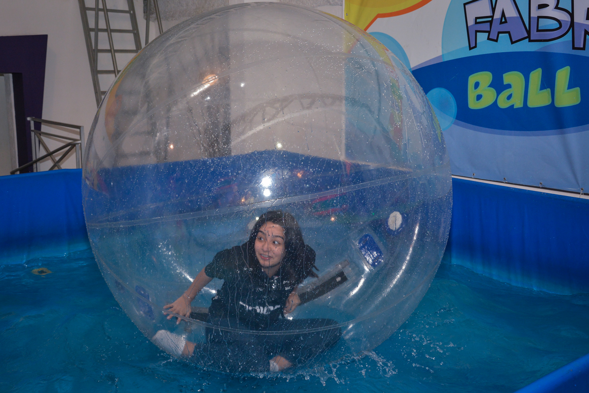 diversão na bola aquaplay