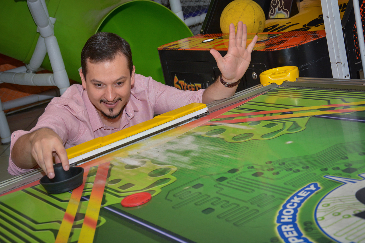 comemorando gol no jogo de futebol