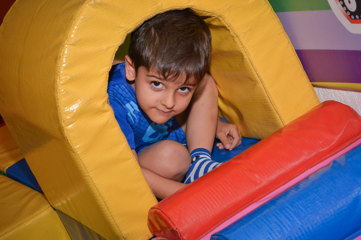 saindo do túnel na área baby