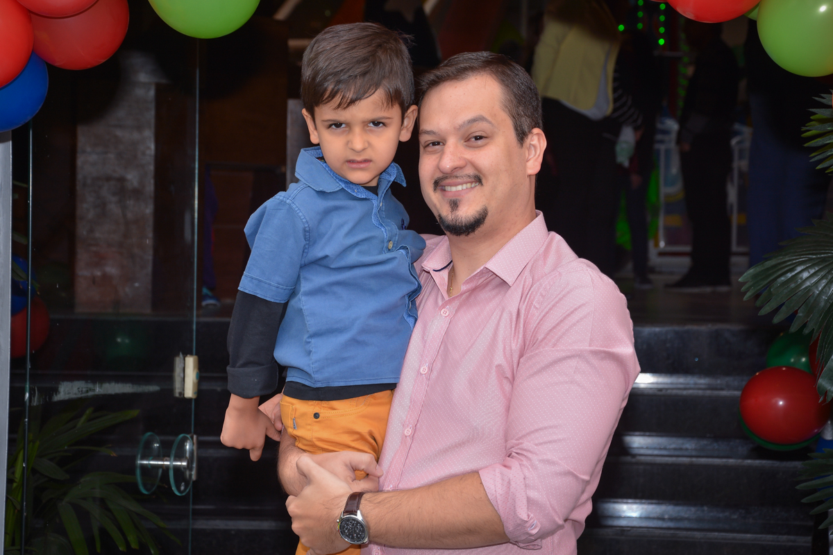 foto do aniversariante no colo do papai