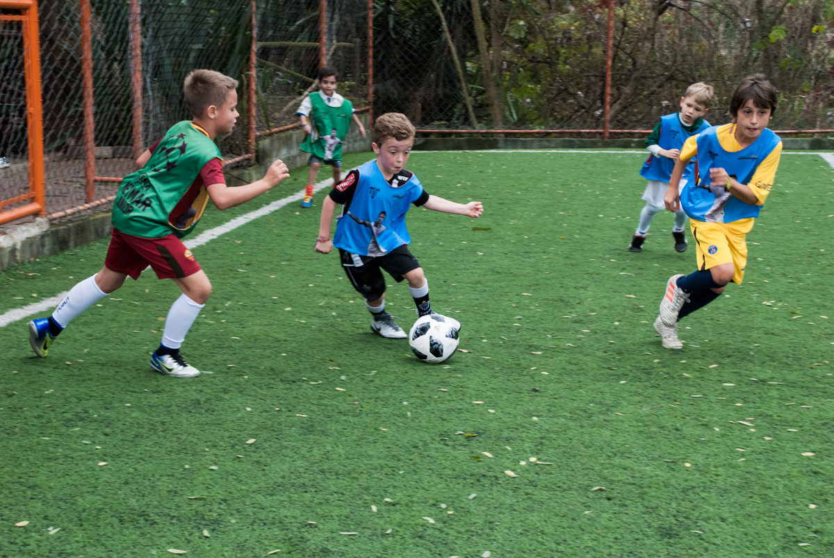 jogo de futebol divertido com os amigos