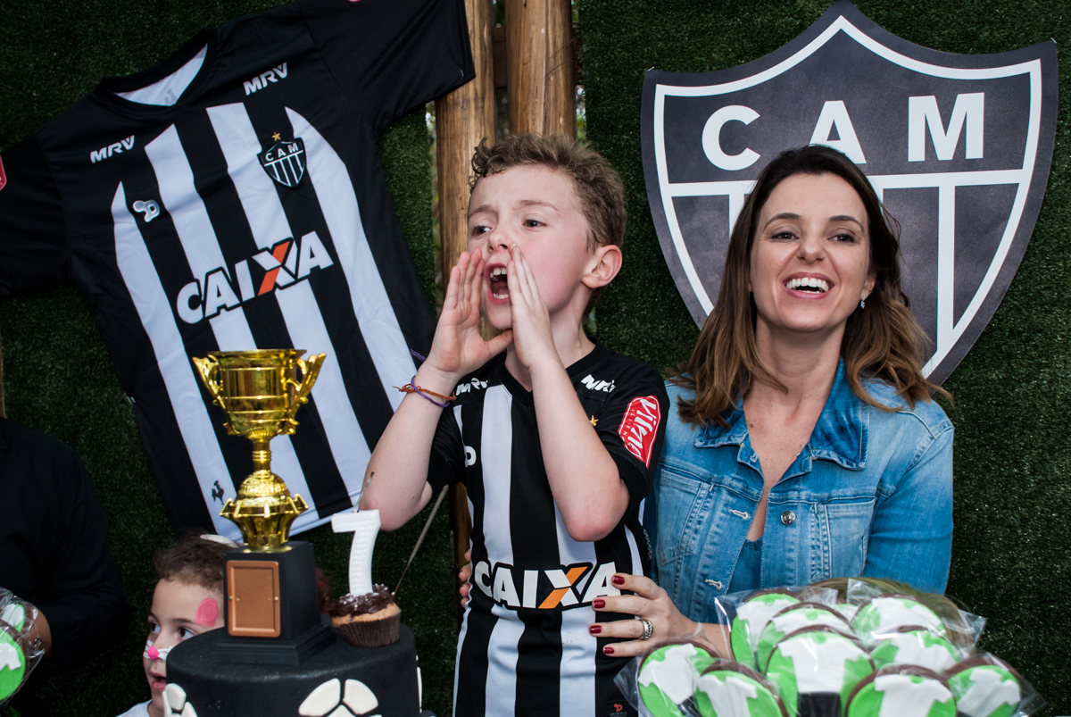 chamando os amigos para o parabéns