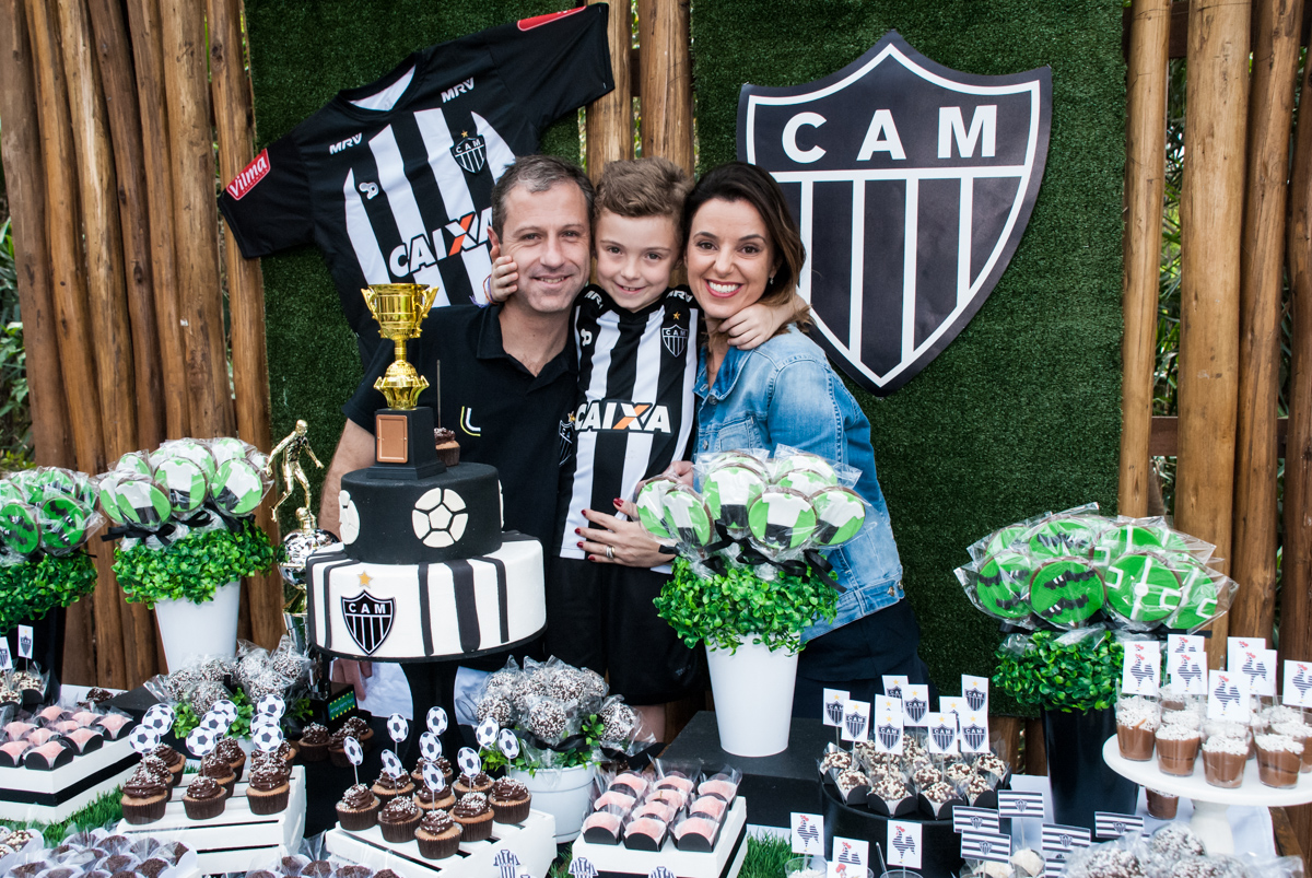 fotografia da família na mesa temática