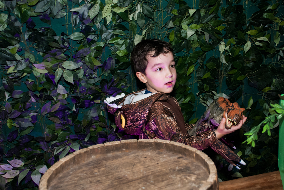 foto do aniversariante na mesa temática