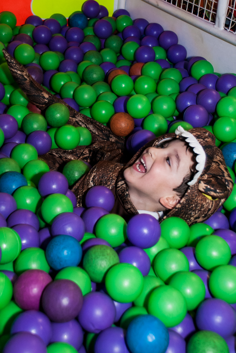 piscina de bolinhas divertida