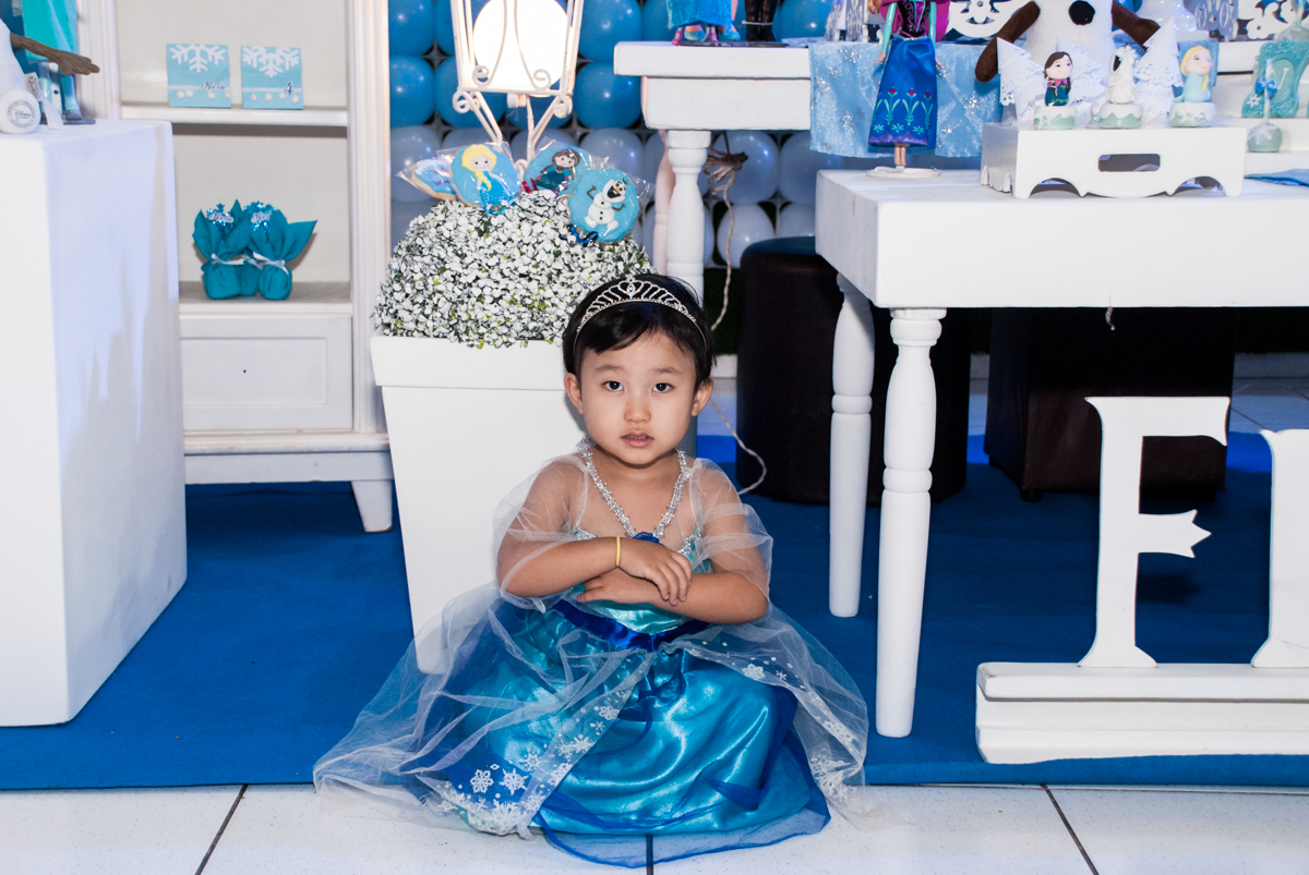 linda vestida de Elsa