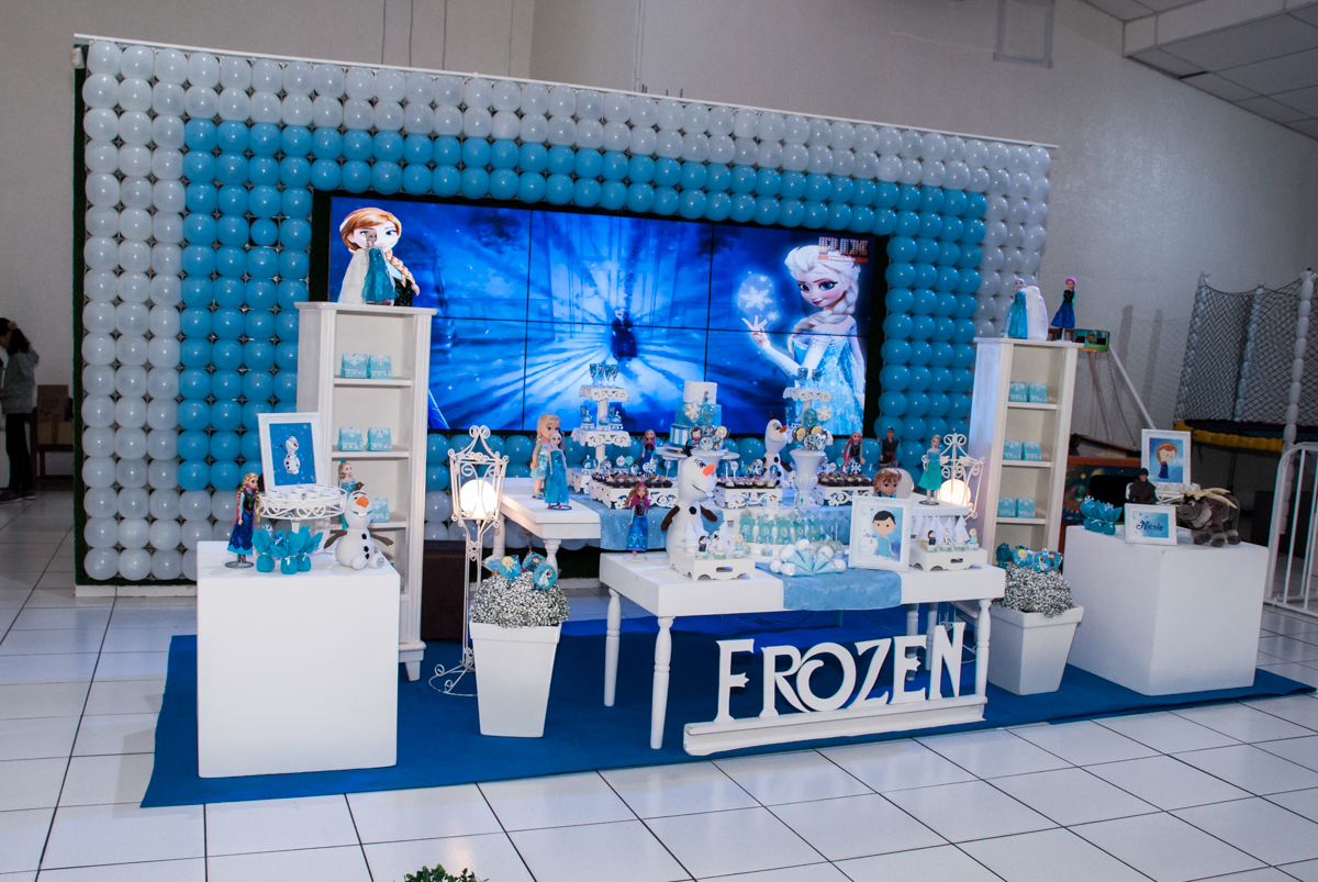 mesa temática da Frozen