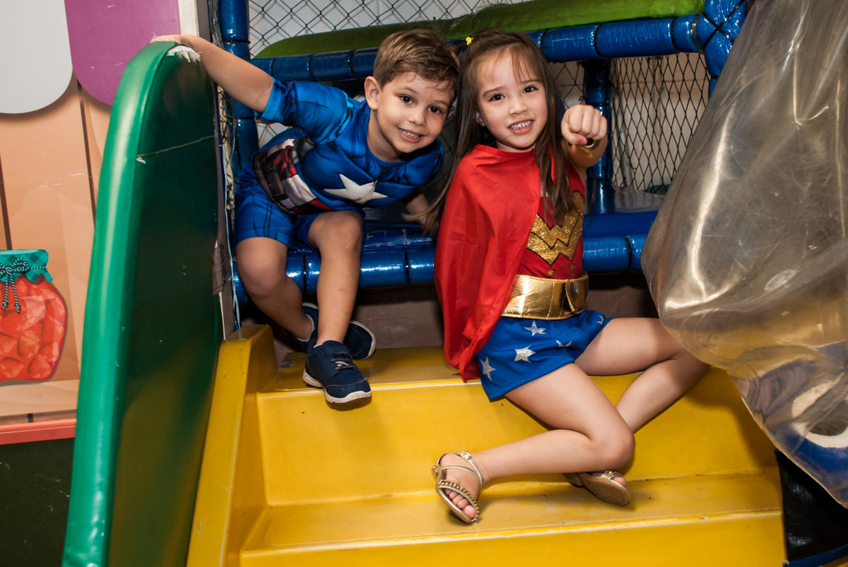 descendo do brinquedão