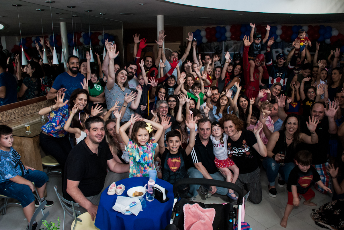 todos os convidados posam para a grande foto