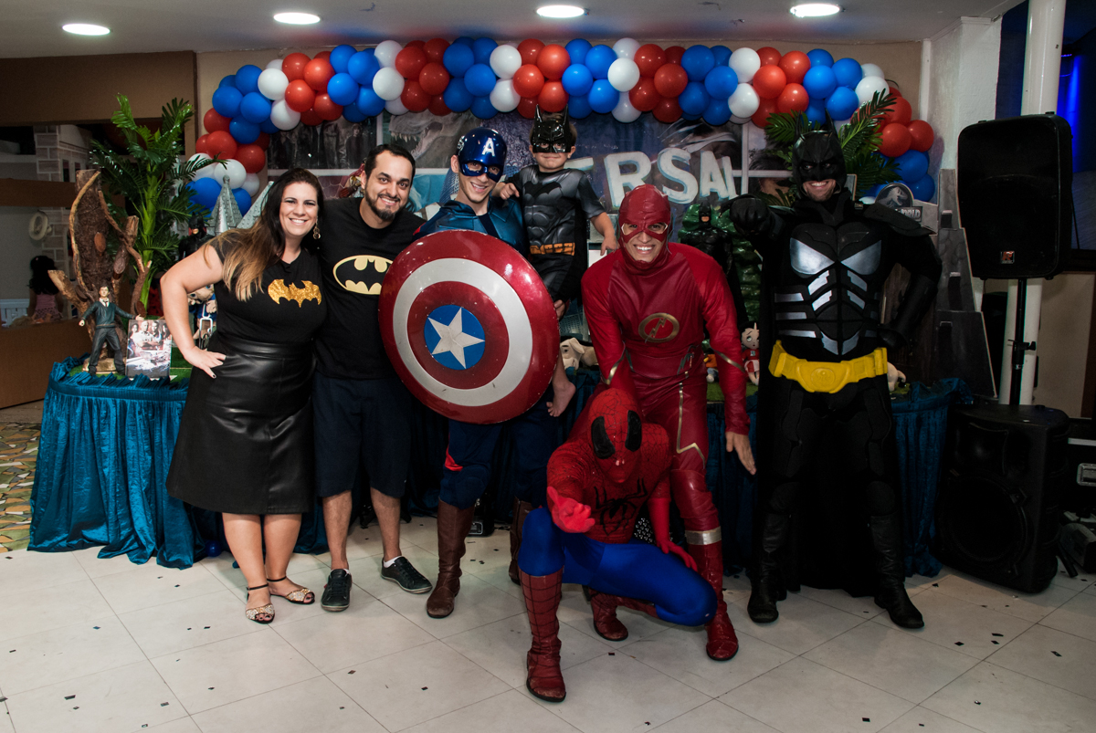 final da festa com foto com os super herois