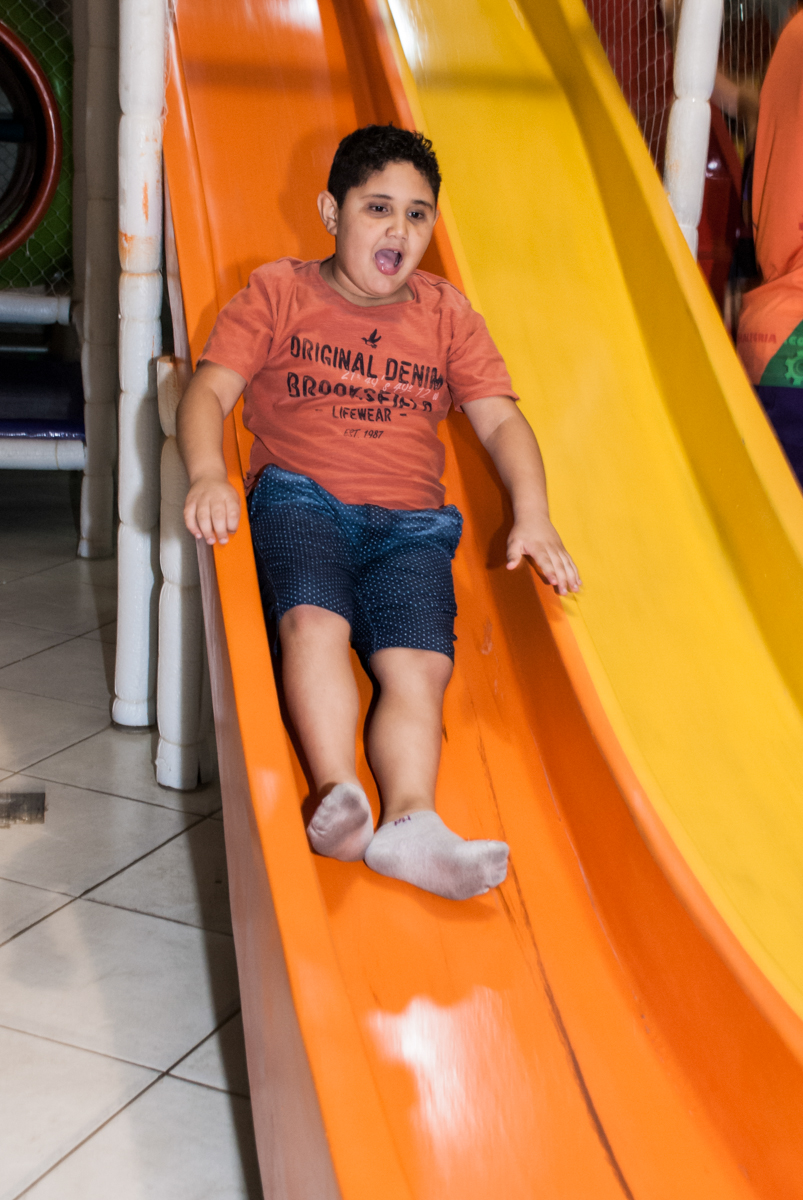 escorregador divertido do buffet fábrica da alegria