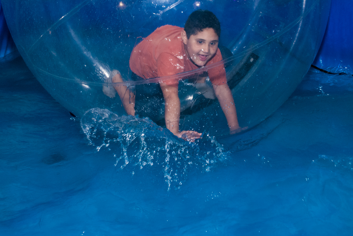 diversão garantida na bola aquaplay