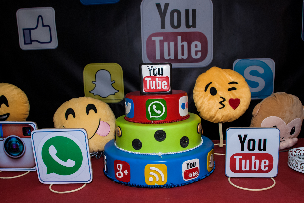 bolo decorado com o tema da festa you tube