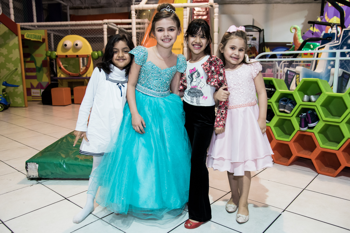 fazendo foto com as amigas