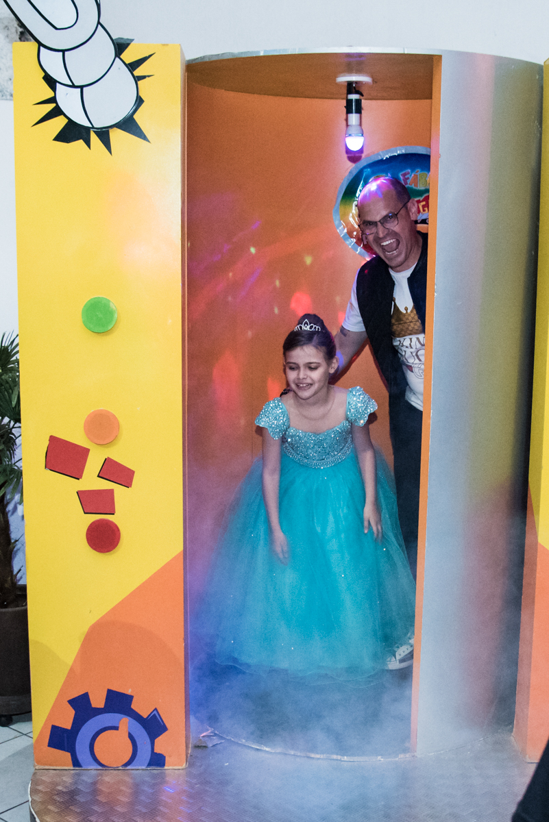 saindo da máquina do parabéns